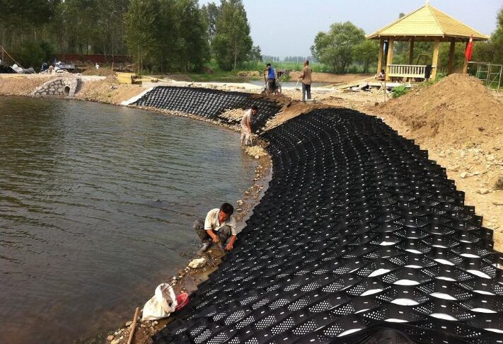 蜂巢土工格室應(yīng)用于路基工程